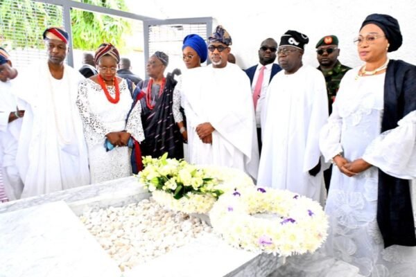 Tinubu Eulogize Awujale at Fidau Prayer